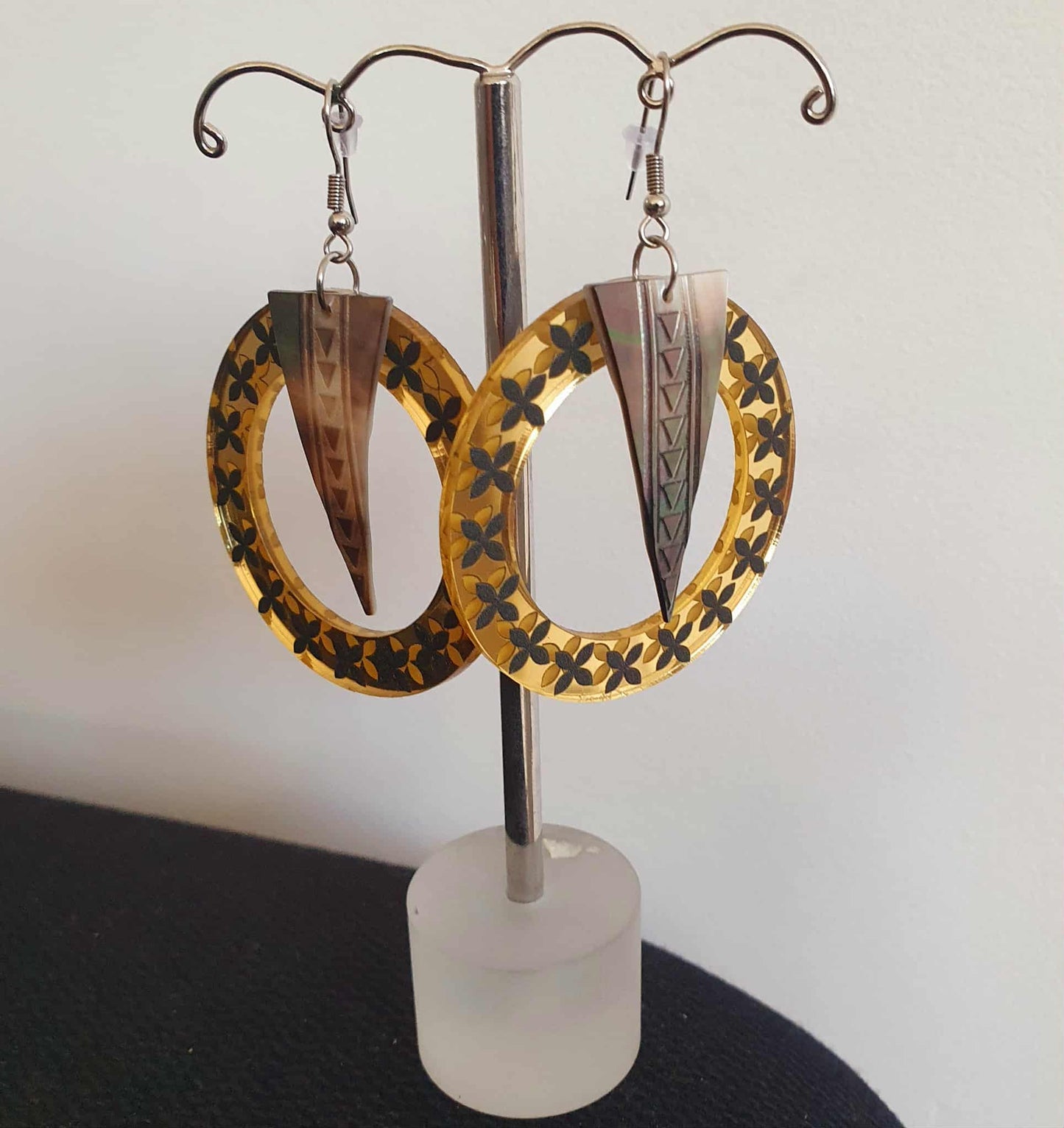Circle Hoop Earrings with Real Tifa Shell