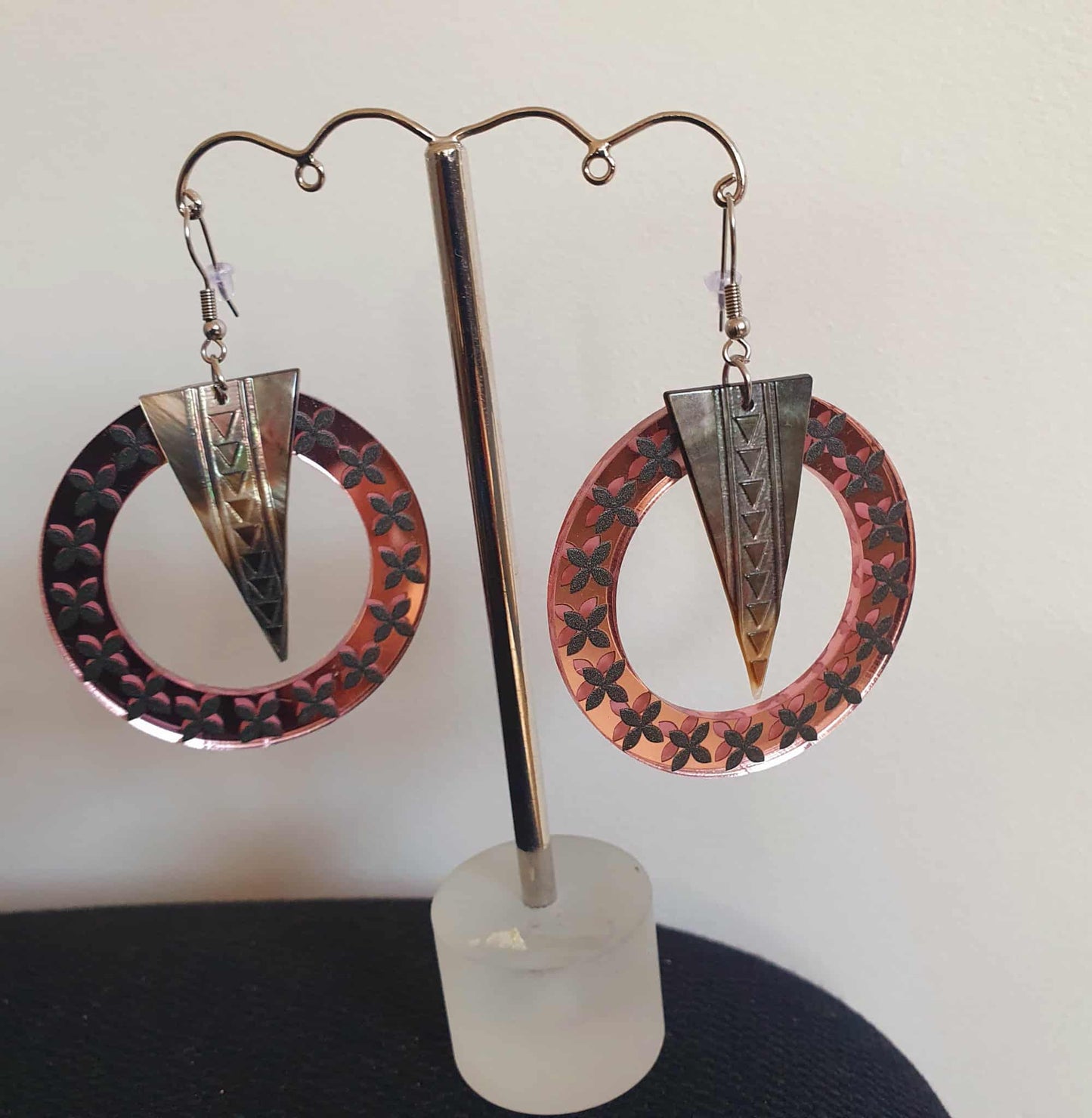 Circle Hoop Earrings with Real Tifa Shell
